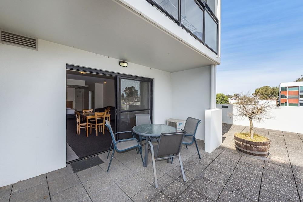 Assured Ascot Quays Apartment Hotel Perth Bagian luar foto