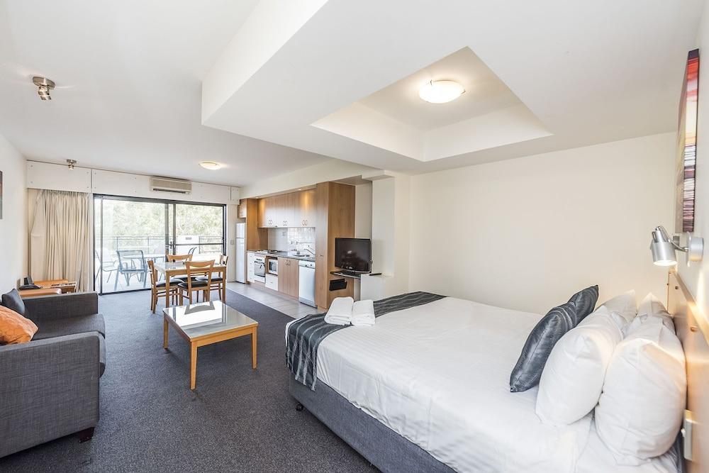 Assured Ascot Quays Apartment Hotel Perth Bagian luar foto