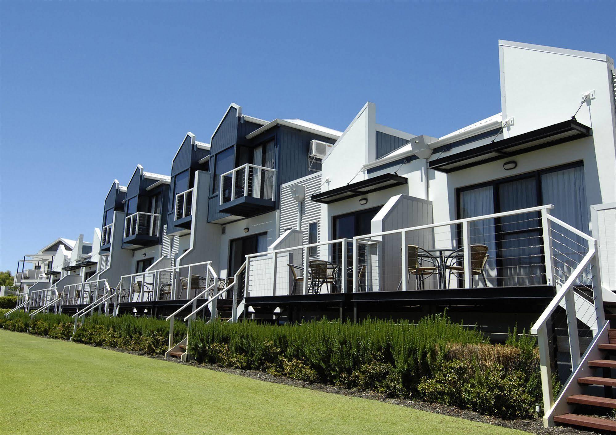 Assured Ascot Quays Apartment Hotel Perth Bagian luar foto