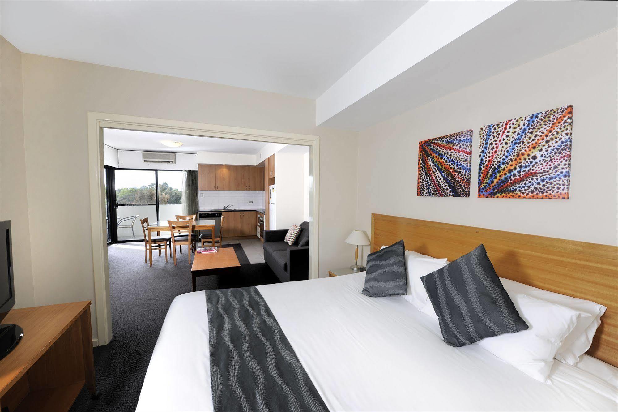 Assured Ascot Quays Apartment Hotel Perth Bagian luar foto