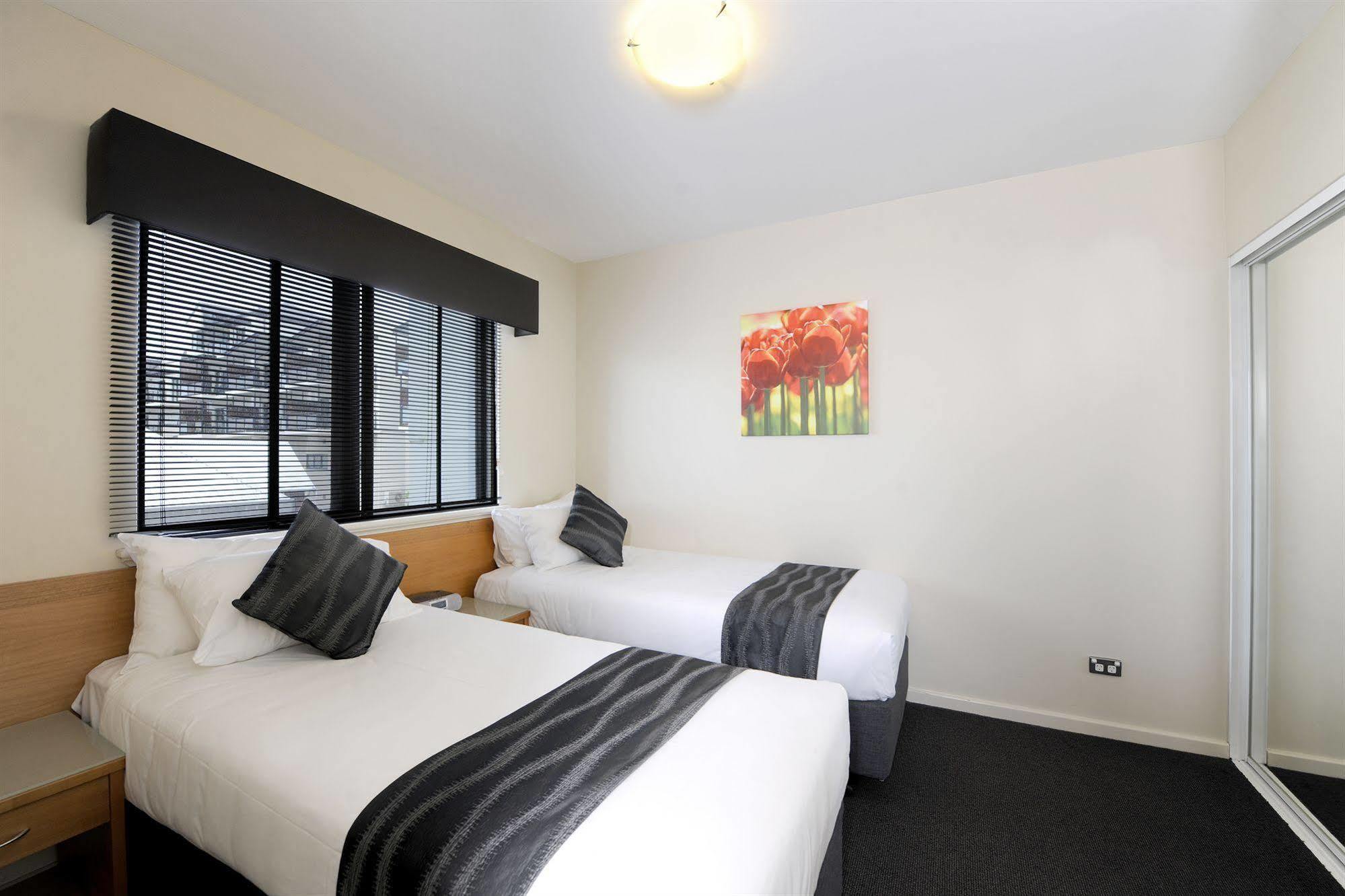 Assured Ascot Quays Apartment Hotel Perth Bagian luar foto