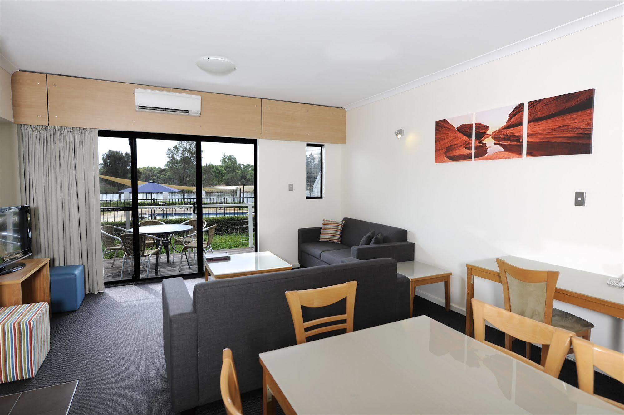 Assured Ascot Quays Apartment Hotel Perth Bagian luar foto