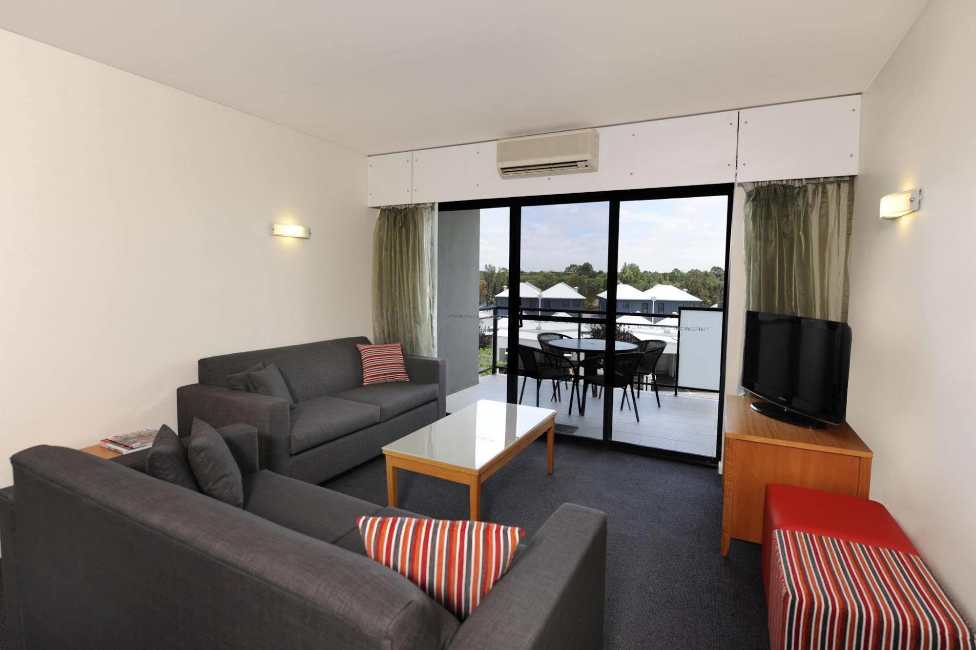 Assured Ascot Quays Apartment Hotel Perth Bagian luar foto
