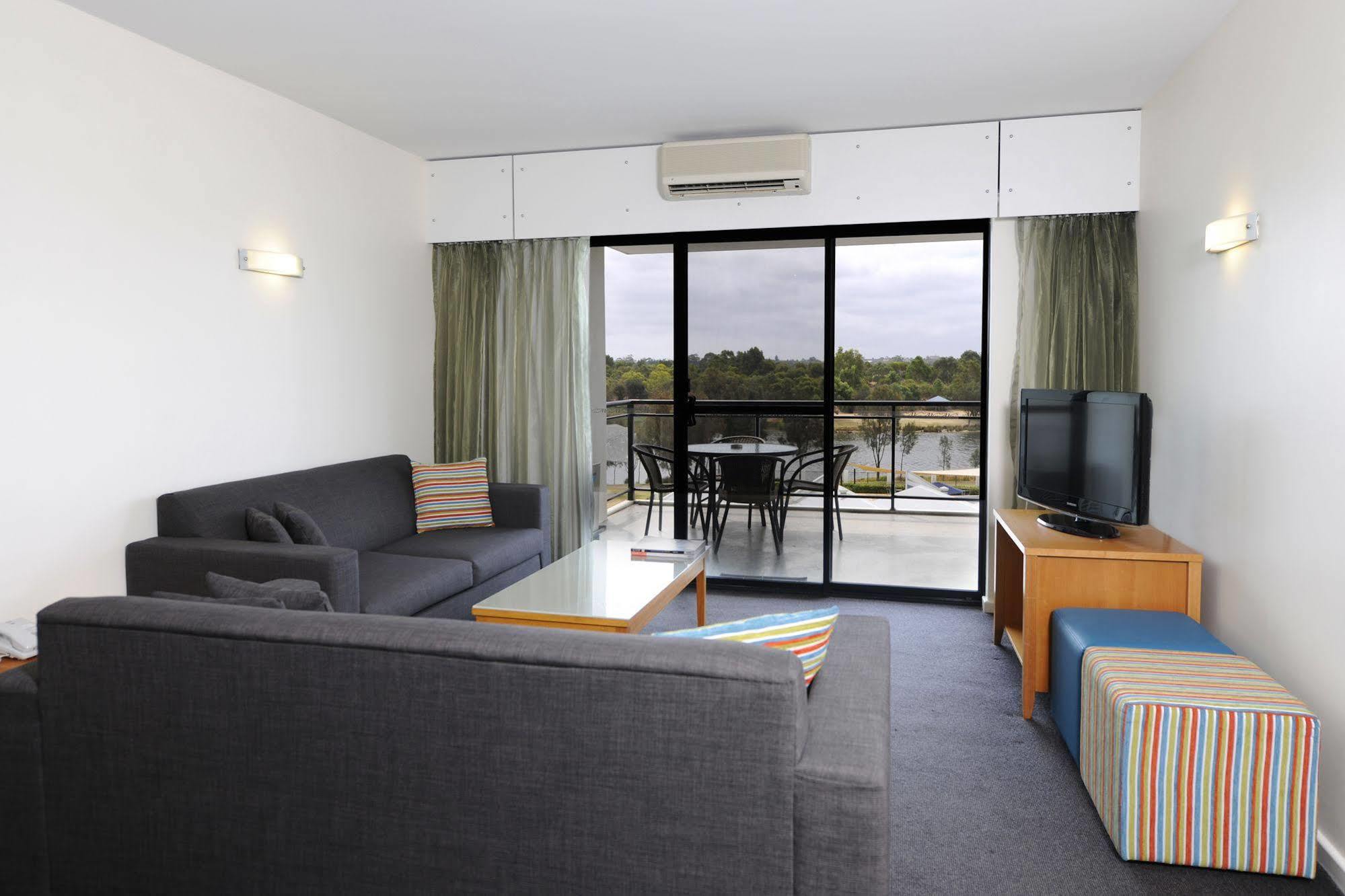 Assured Ascot Quays Apartment Hotel Perth Bagian luar foto