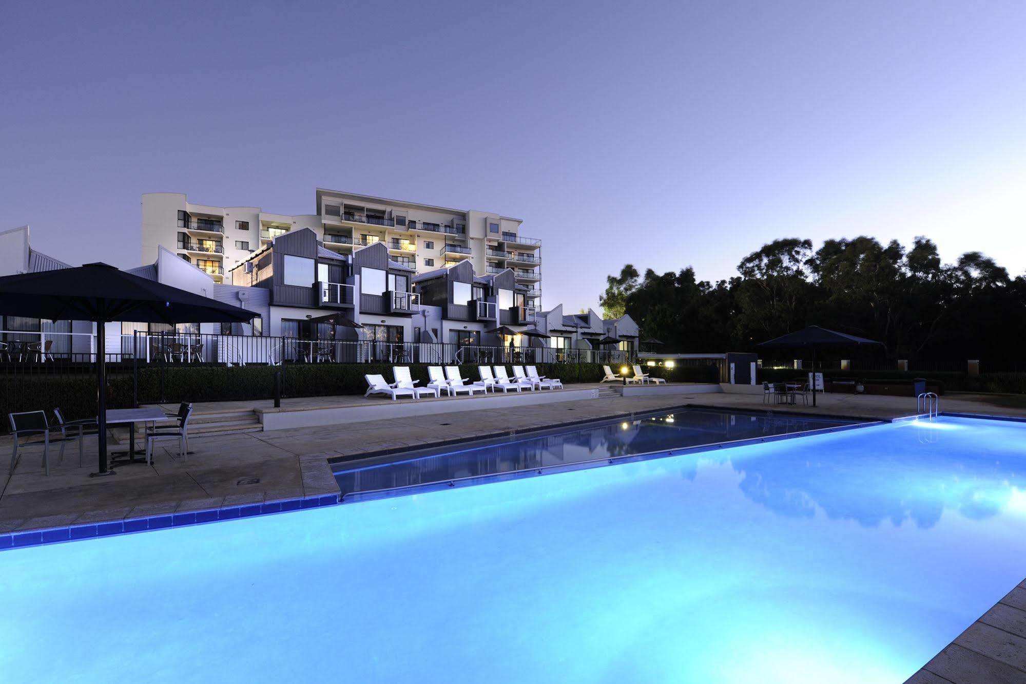Assured Ascot Quays Apartment Hotel Perth Bagian luar foto